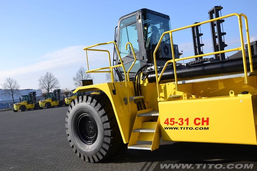 SOLD // New Hyster Reach Stacker RS45-31CH