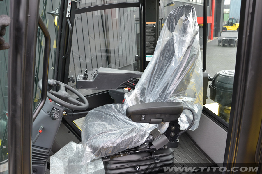 SOLD // New 32 ton Hyster forklift for sale