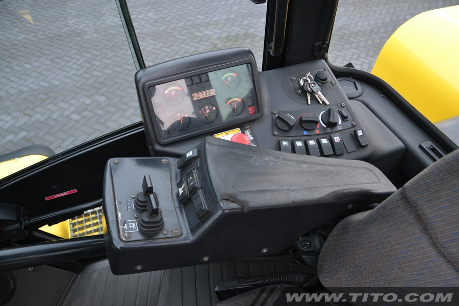 SOLD // Used 25 ton Hyster forklift H25XMS-9