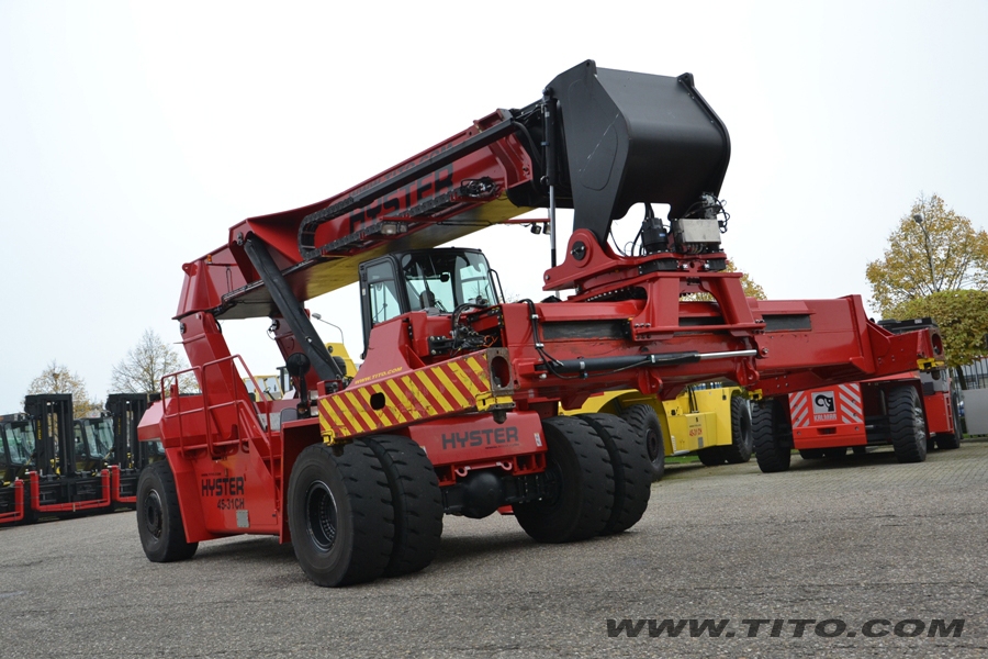 SOLD // Hyster Reach Stacker RS45-31CH