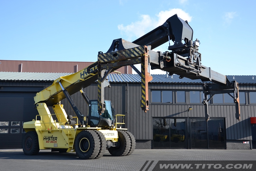 Used 20-40 ft. reachstacker spreader with overheight extension legs