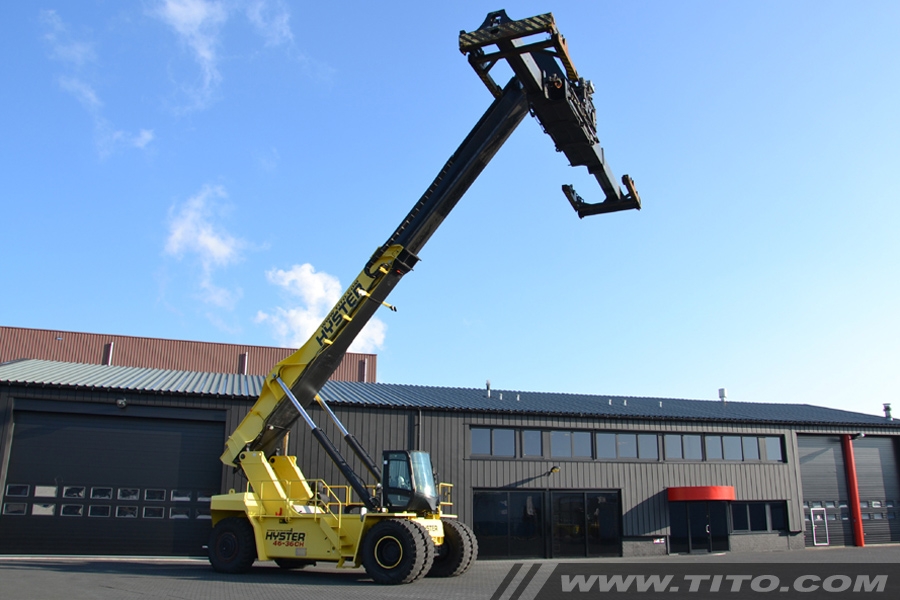 Used 20-40 ft. reachstacker spreader with overheight extension legs