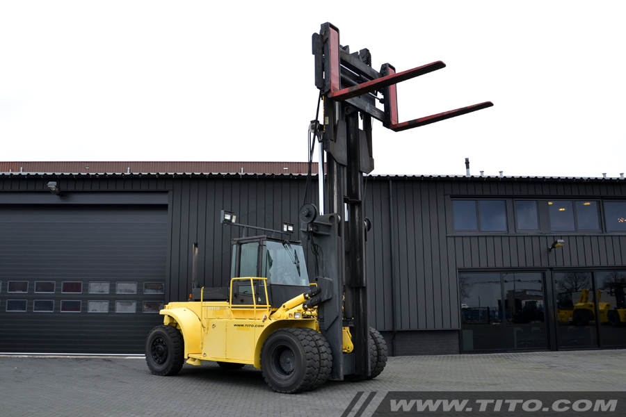 SOLD // Used 25 ton Hyster forklift 