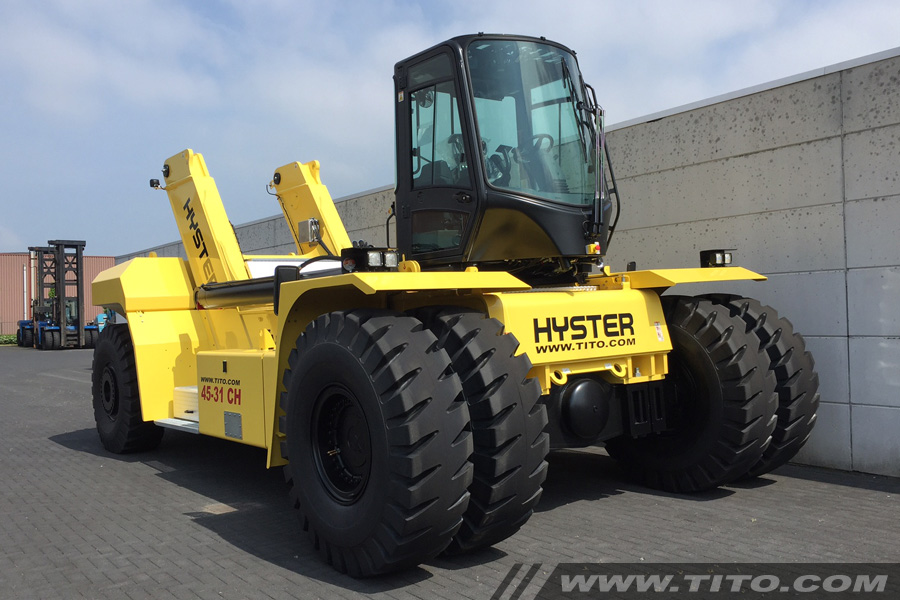 SOLD // 45 ton Hyster reach stacker for sale