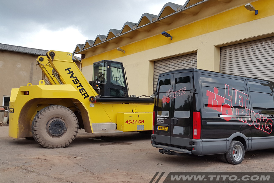 90039-used-45-ton-Hyster-reach-stacker-for-sale