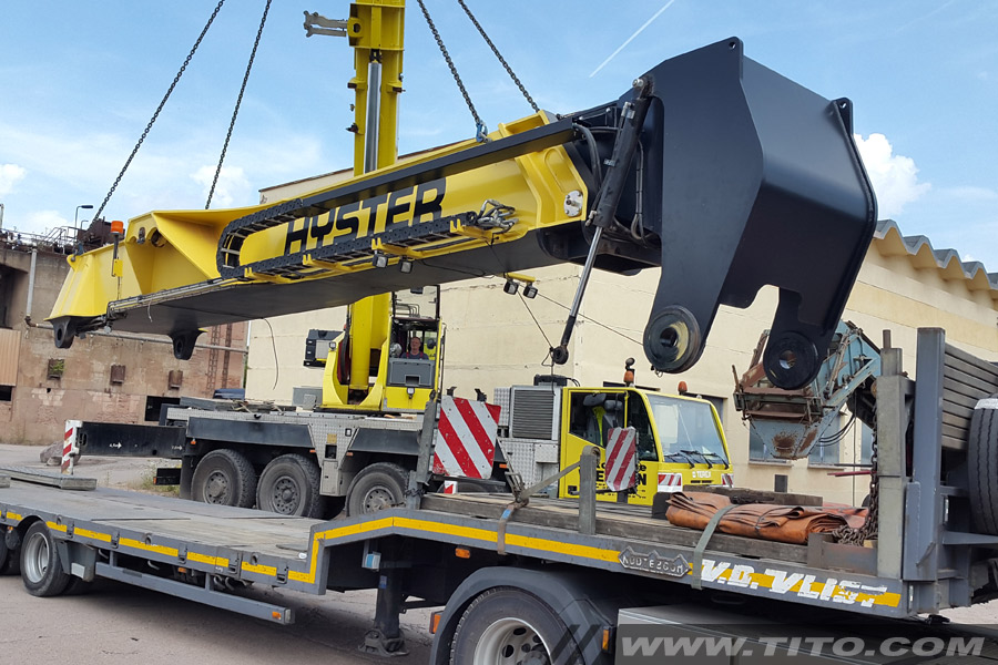 Hyster-45-ton-reach-stacker-assembly