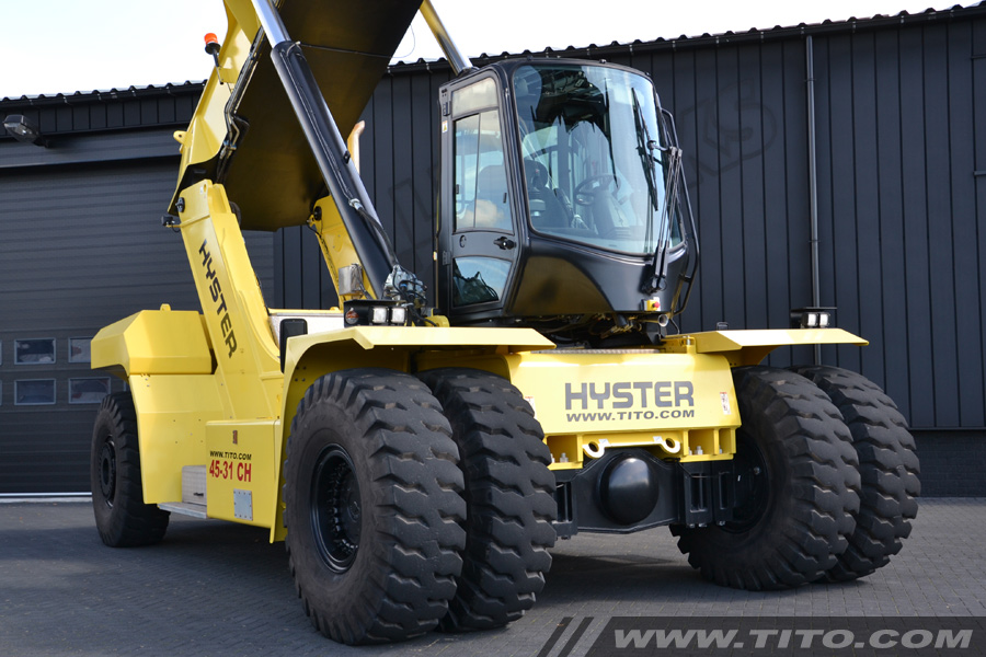 SOLD // Used 45 ton hyster reach stacker for sale