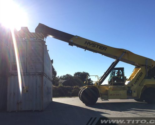 90 ? Lift on the Hyster reach stacker to lift a container from the 2nd row.