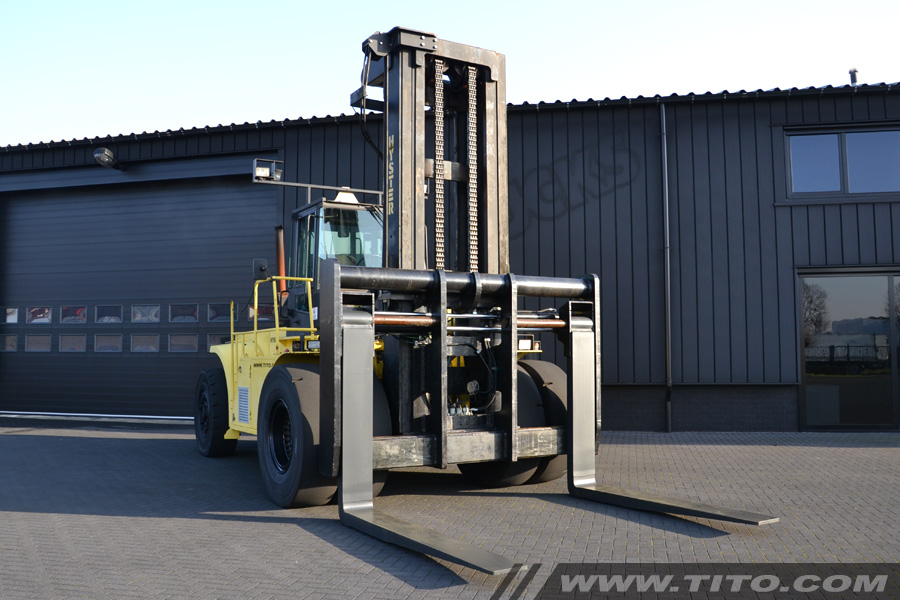 SOLD // Used 28 ton forklift Hyster H28.00F for sale