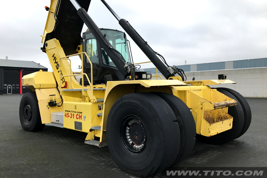 SOLD // Used 45 ton hyster reach stacker
