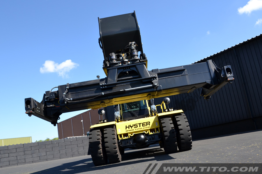 Used 45 ton hyster reach stacker for sale