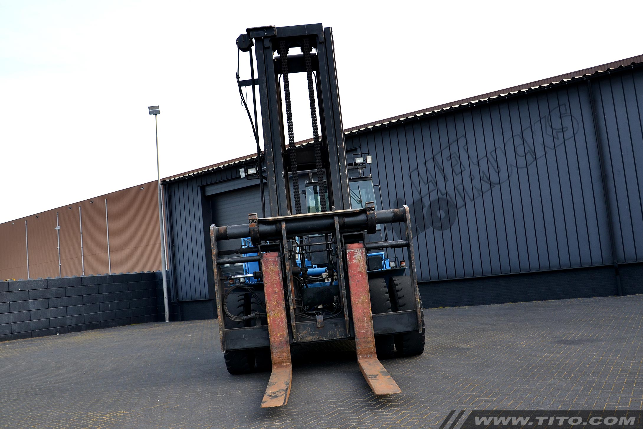 SOLD // used 32 ton Hyster forklift for sale